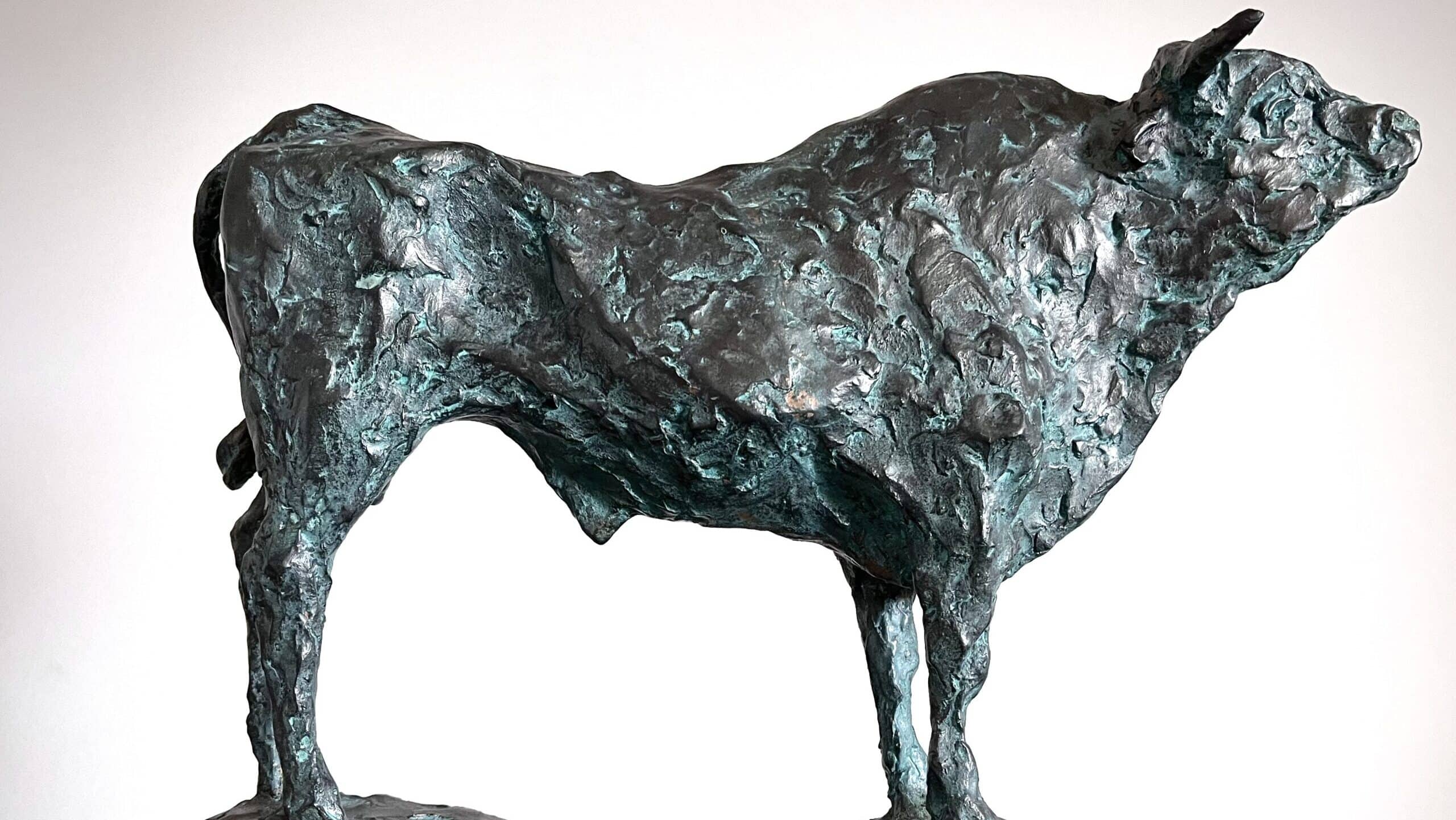 Stierskulptur von Wolfgang Kober im Kunstmuseum Eibiswald, Kultstier Kunstwerk.